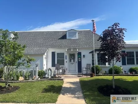 150 Providence Way #B, Jamesburg, NJ 08831