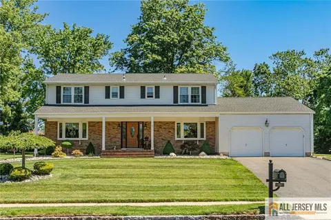 91 Hidden Lake Dr, North Brunswick, NJ 08902