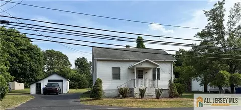 85 Pergola Ave, Monroe, NJ 08831