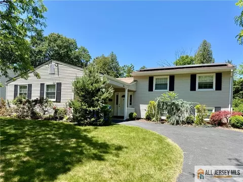 44 Drake Rd, Somerset, NJ 08873