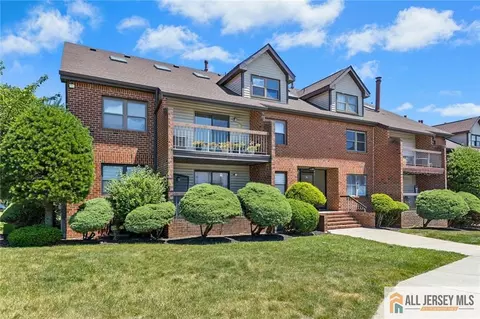 121 Beverly Hills Ter #B, Woodbridge, NJ 07095