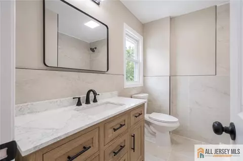 Bath - 31 Shearn Dr, Middlesex, NJ 08846 photo 1 of 2