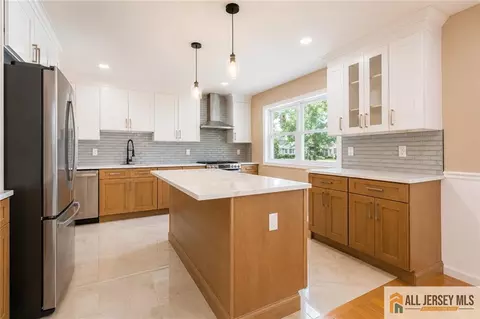Kitchen - 31 Shearn Dr, Middlesex, NJ 08846 photo 2 of 2