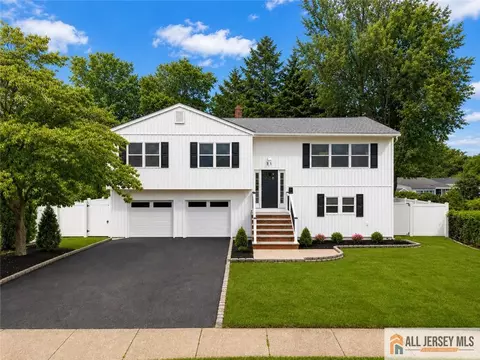 31 Shearn Dr, Middlesex, NJ 08846