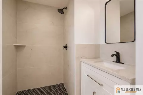 Bath - 31 Shearn Dr, Middlesex, NJ 08846 photo 2 of 2