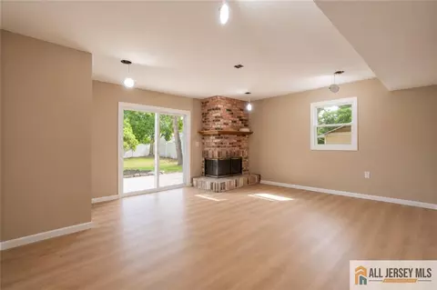 Living - 31 Shearn Dr, Middlesex, NJ 08846 photo 6 of 7