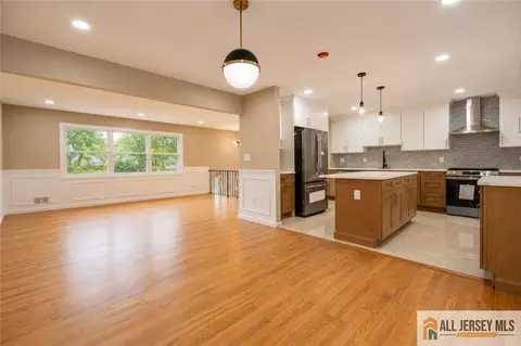 Living - 31 Shearn Dr, Middlesex, NJ 08846 photo 4 of 7