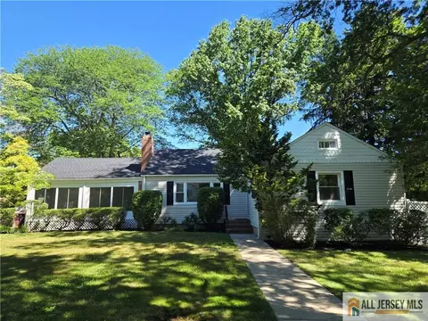 2 Farmingdale Rd, East Brunswick, NJ 08816