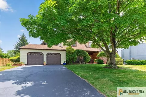 10 Krebs Rd, Plainsboro, NJ 08536