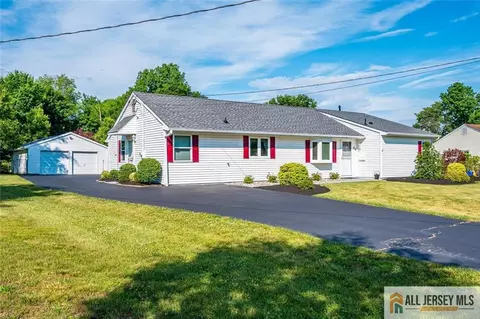 39 Kendall Rd, South Brunswick, NJ 08824