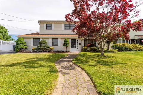 16 W Susan St, Hazlet, NJ 07730