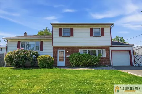 11 Reo Ct, Colonia, NJ 07067