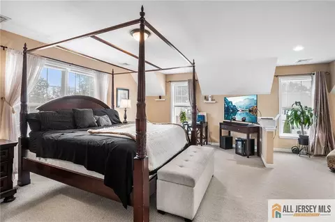 Bedroom - 32 E Summit Ave, Sewaren, NJ 07077 photo 7 of 10