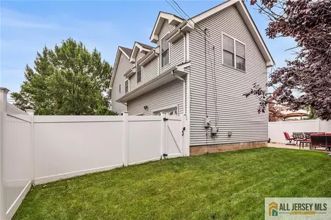 Exterior - 32 E Summit Ave, Sewaren, NJ 07077 photo 9 of 10
