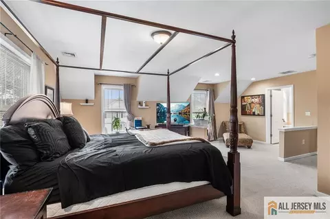 Bedroom - 32 E Summit Ave, Sewaren, NJ 07077 photo 8 of 10