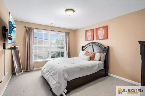 Bedroom - 32 E Summit Ave, Sewaren, NJ 07077 photo 4 of 10