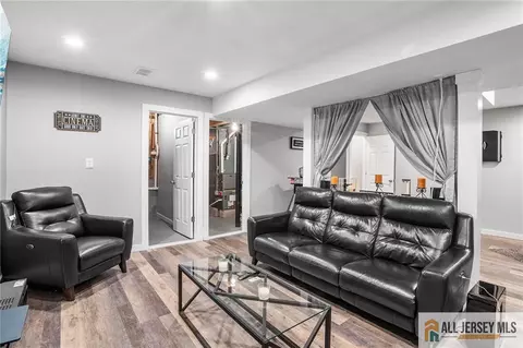 Entry Way - 32 E Summit Ave, Sewaren, NJ 07077 photo 4 of 5
