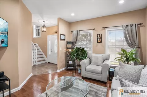 Entry Way - 32 E Summit Ave, Sewaren, NJ 07077 photo 2 of 5