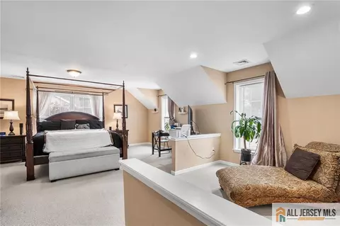 Bedroom - 32 E Summit Ave, Sewaren, NJ 07077 photo 6 of 10