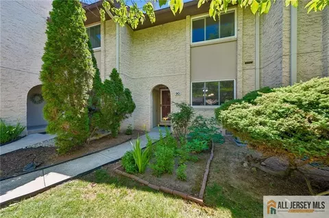 90 Tennyson Dr, Plainsboro, NJ 08536