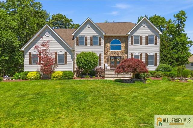 16 Kings Ct, Monroe, NJ 08831