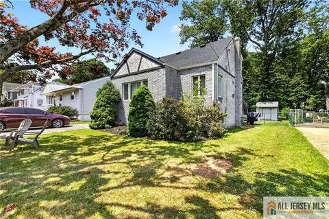 93 Gaywood Ave, Colonia, NJ 07067