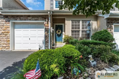 3 Silcox Pl, Somerset, NJ 08873