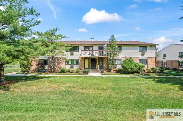 903 Cricket Ln #903, Woodbridge, NJ 07095