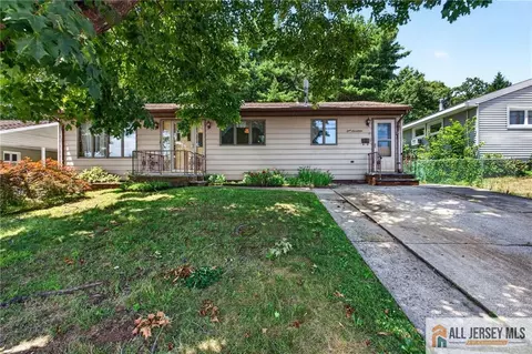 117 Kendall Dr, Parlin, NJ 08859