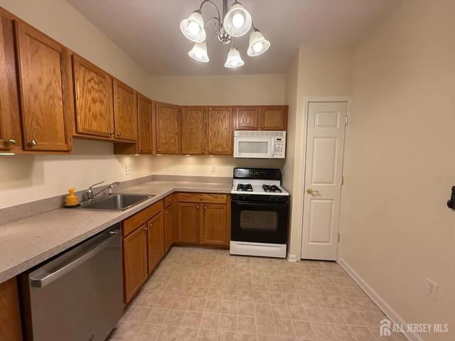 540 Cranbury Rd #323, East Brunswick, NJ 08816