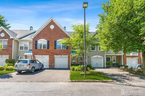 16 Lee Ct #405, Plainsboro, NJ 08536