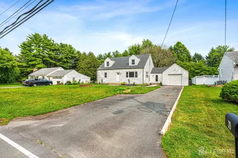 39 Griggs Dr, South Brunswick, NJ 08810