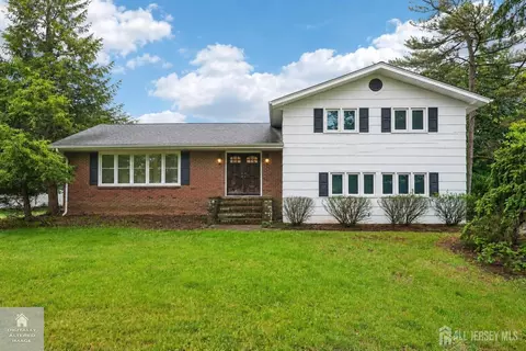 26 Devon Dr, Piscataway, NJ 08854