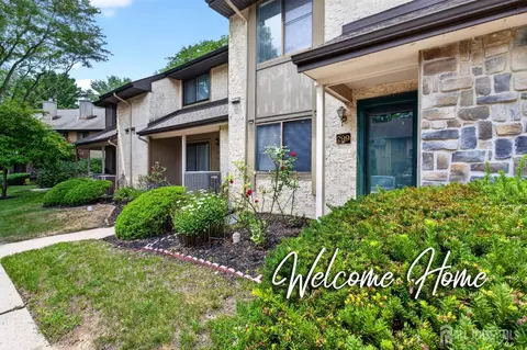 299 Hampshire Dr, Plainsboro, NJ 08536