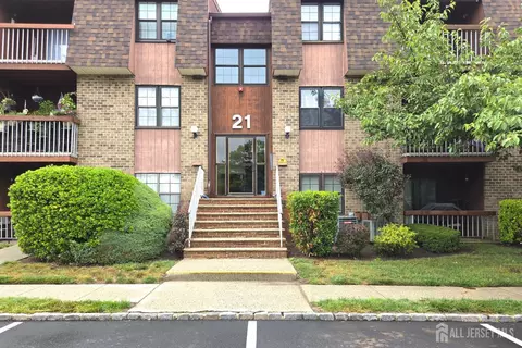 248 Alpine Way #B, Woodbridge, NJ 07095