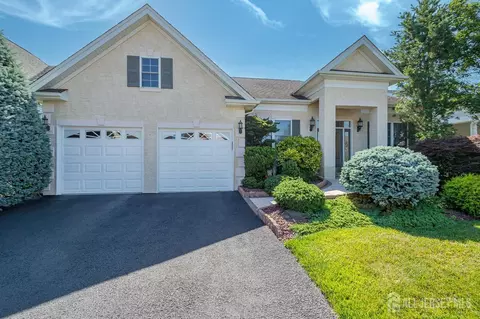 84 Riviera Dr, Monroe, NJ 08831