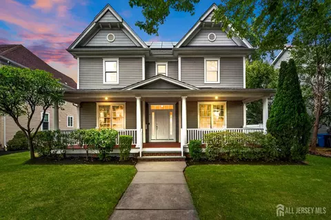 23 Hickory St, Metuchen, NJ 08840