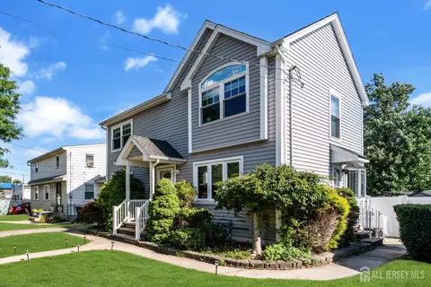 3 N Smith St N, Avenel, NJ 07001