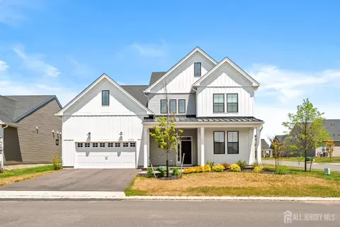 2 Evelyn Ct, Cranbury, NJ 08512