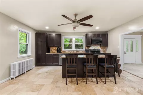 4 Orchard Ave, Bordentown, NJ 08505