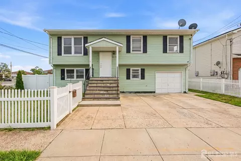 42 Mercer St, Carteret, NJ 07008
