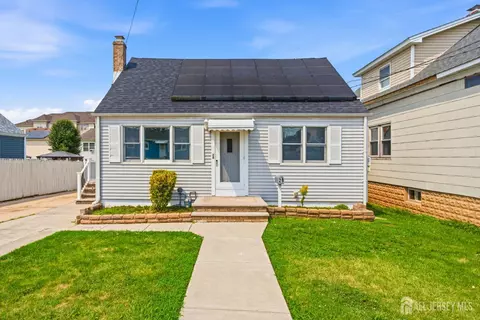 28 Saint Ann St, Carteret, NJ 07008