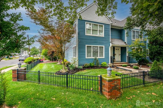 2 Mulberry Ln, Metuchen, NJ 08840