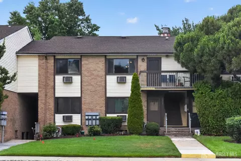 1008 Cricket Ln, Woodbridge, NJ 07095