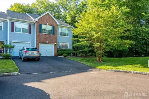 201 Waldorf Dr, Princeton, NJ 08540