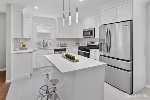 27 Davids Ct, South Brunswick, NJ 08810