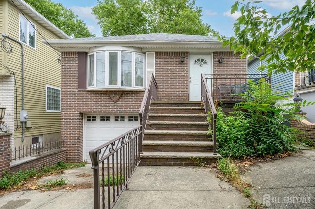 197 W 26th St W, Bayonne, NJ 07002
