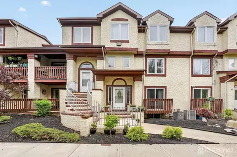 109 Michaels Ct, Woodbridge, NJ 07095