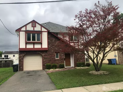 6 Weston St, Metuchen, NJ 08840