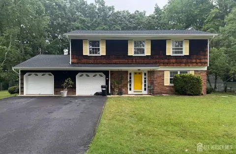 36 Old Bridge Dr, Howell, NJ 07731